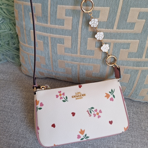 NWT Coach  Nolita 19 In Signature Canvas With Heart Petal Print+ extende… - Picture 3 of 12
